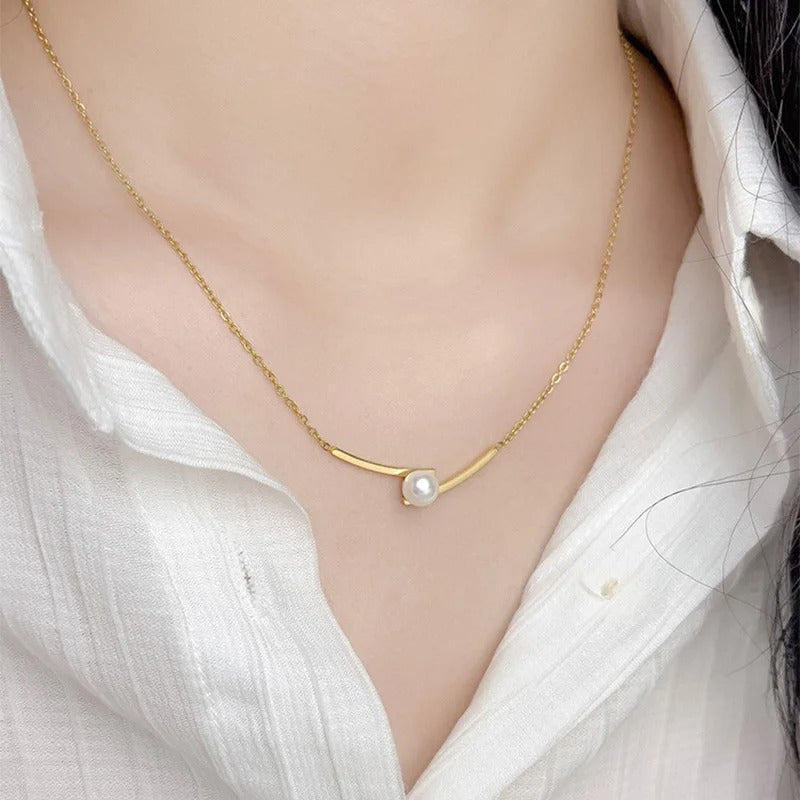 Balancing Pearl Necklace