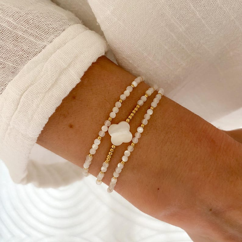Clover Shell Bead Bracelet