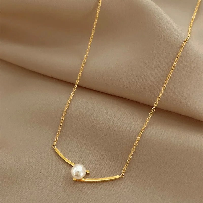 Balancing Pearl Necklace