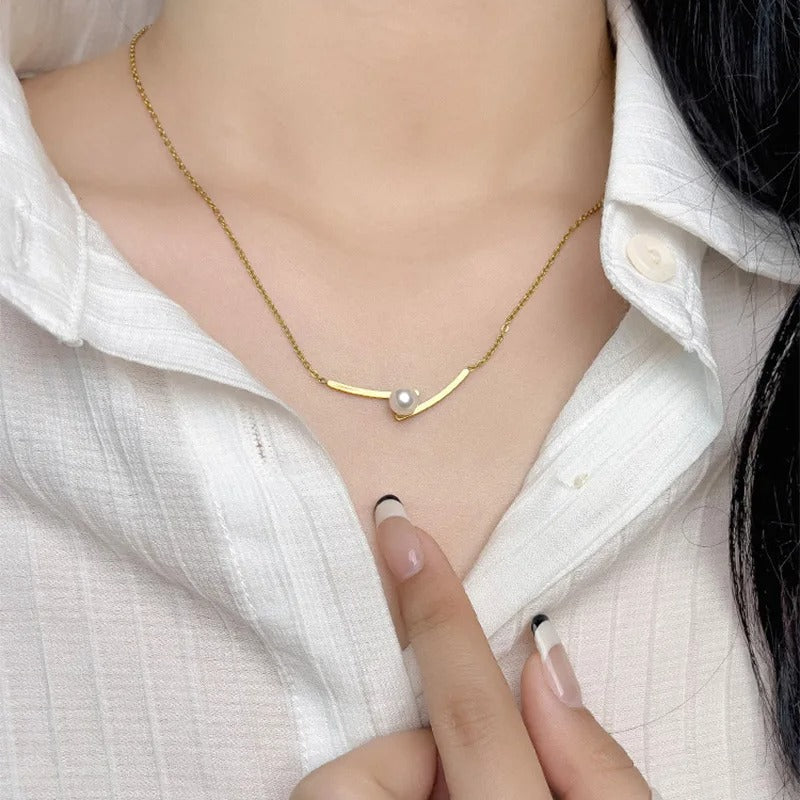 Balancing Pearl Necklace